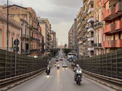 Corso Cavour: nostalgica via dello shopping